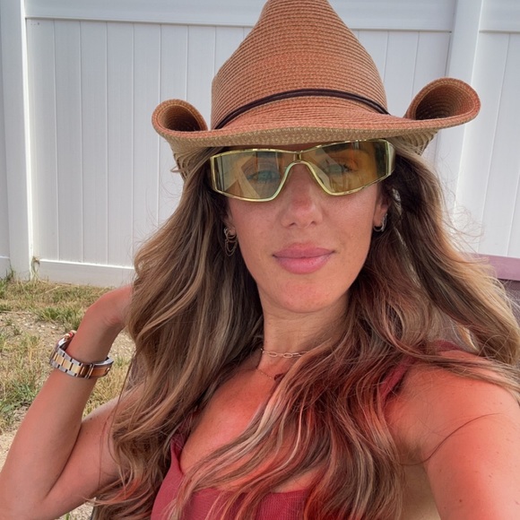 Meet your Posher, Adelaide - Picture 1 of 7